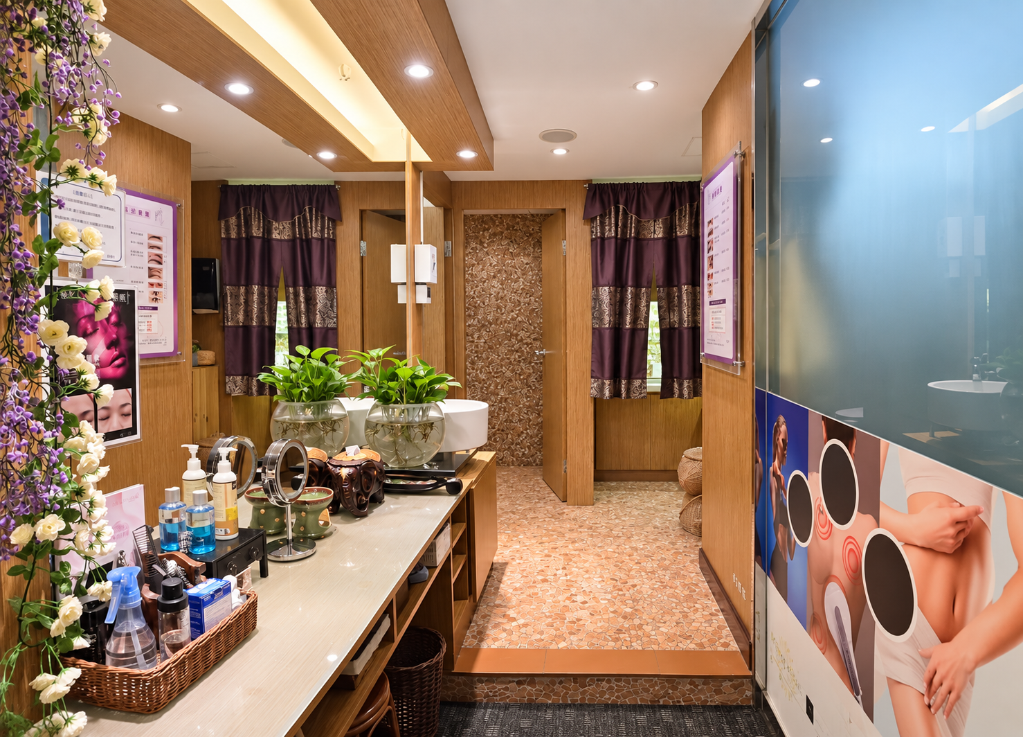 名葵店內走廊